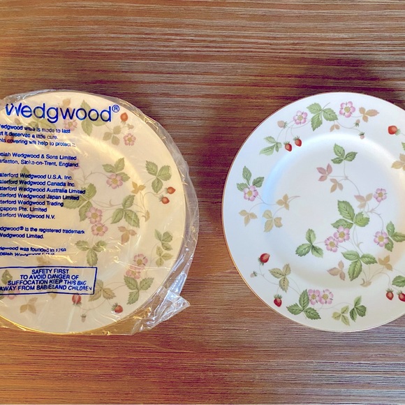 COPY - NEW WEDGEWOOD WILD STRAWBERRY SALAD PLATE - Picture 4 of 4